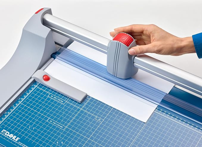 Dahle 444 Premium Rotary Trimmer, 25 Sheet Capacity, Self-Sharpening, Automatic - Image 3