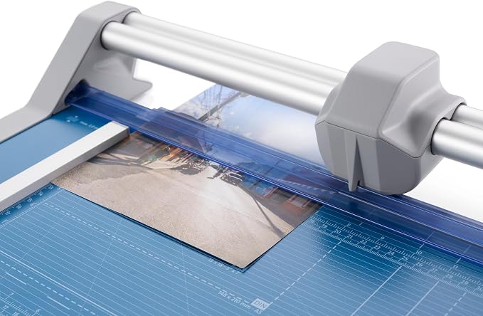 Dahle 552 Professional Rotary Trimmer, 20 Sheet Capacity, Self-Sharpening - Image 4